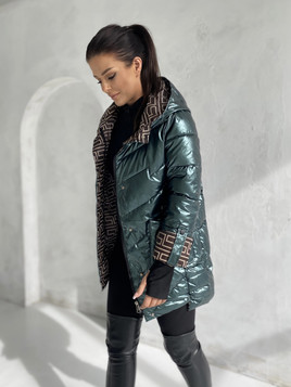 Zielona kurtka z kapturem wysoka stójka Yups