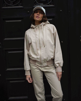 Beżowa kurtka wiosenna z kapturem LeMonada