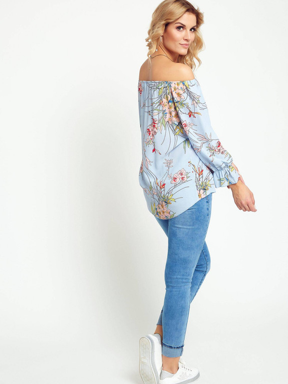 Blękitna bluzka z krepy z kwiatowym nadrukiem