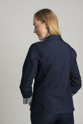 Niebieski jeansowy żakiet jednorzędowy