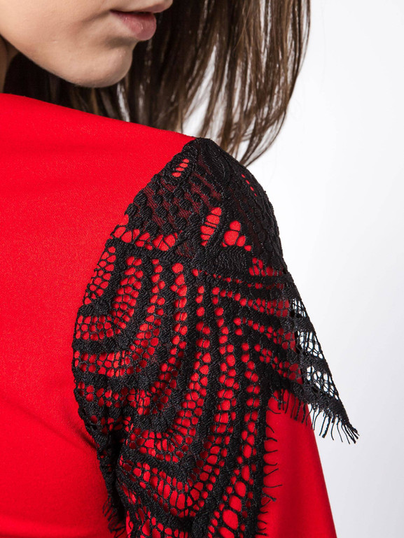 SUKIENKA Z KORONKĄ PRZY DEKOLCIE CZERWONA