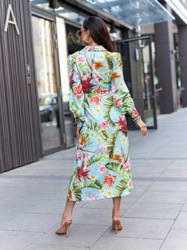 Niebieska sukienka w kwiaty szmizjerka By o la la