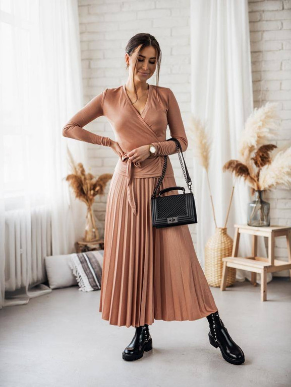 Pudrowa bluzka wiązana modny haft Cocomore