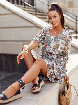 Khaki sukienka dekolt serek falbany Yups