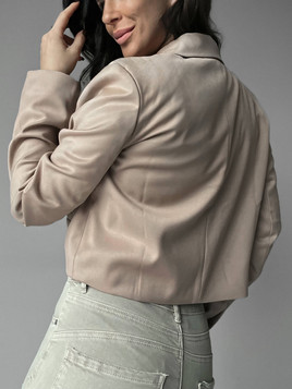 Beżowy żakiet krótki By o la la