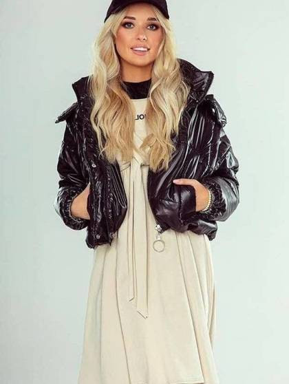 Beżowa sukienka ze stójką fantazyjne wiązanie By o la la