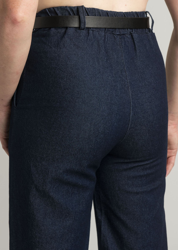 Granatowe jeansy z szerokimi nogawkami