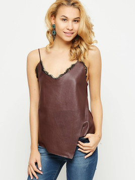 Top ze skóry ekologicznej zdobiony koronką przy dekolcie bordowy