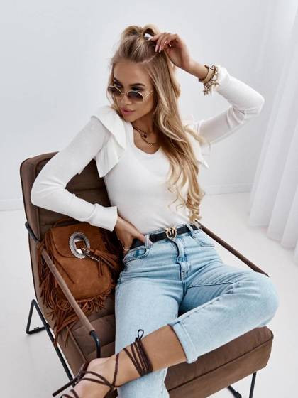 Ecru bluzka z dekoltem w serek falbanki Cocomore