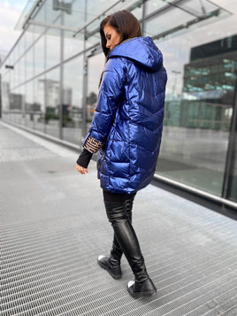 Atramentowa kurtka z kapturem wysoka stójka Yups