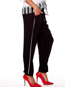 Spodnie typu joggery z lampasami czarne