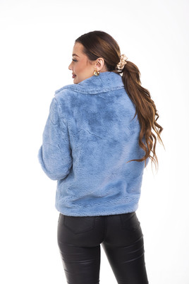 Niebieskie krótkie futerko z wiskozy