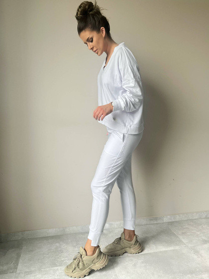 Biały komplet dresowy By o la la