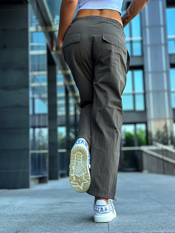 Khaki spodnie joggery parachute Och Bella