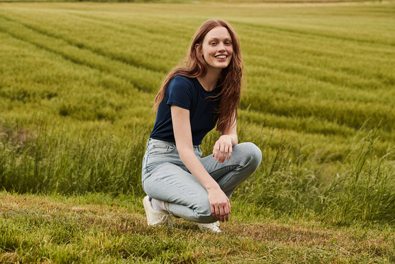 Granatowa koszulka damska Iconic z czesanej bawełny Fruit of the Loom
