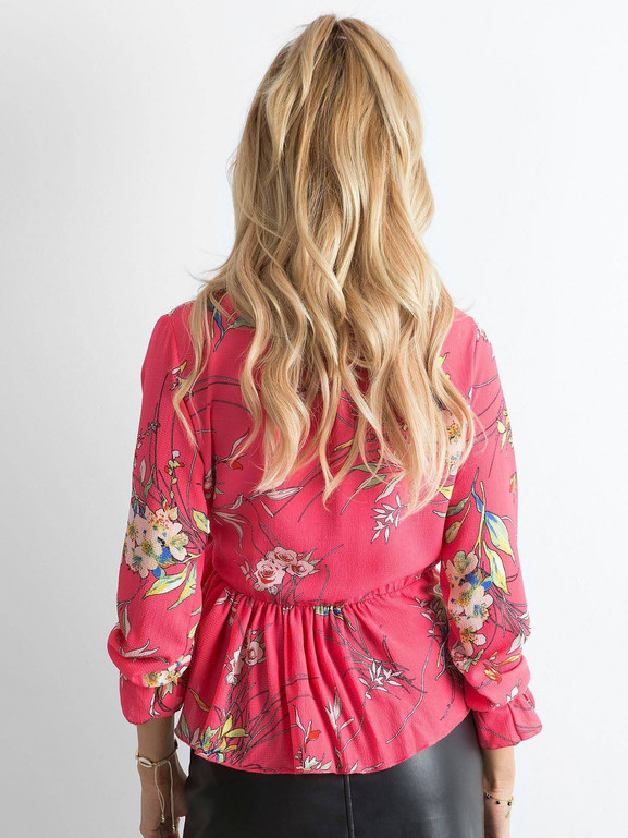 Różowa bluzka z kwiatowej krepy wiązana z przodu