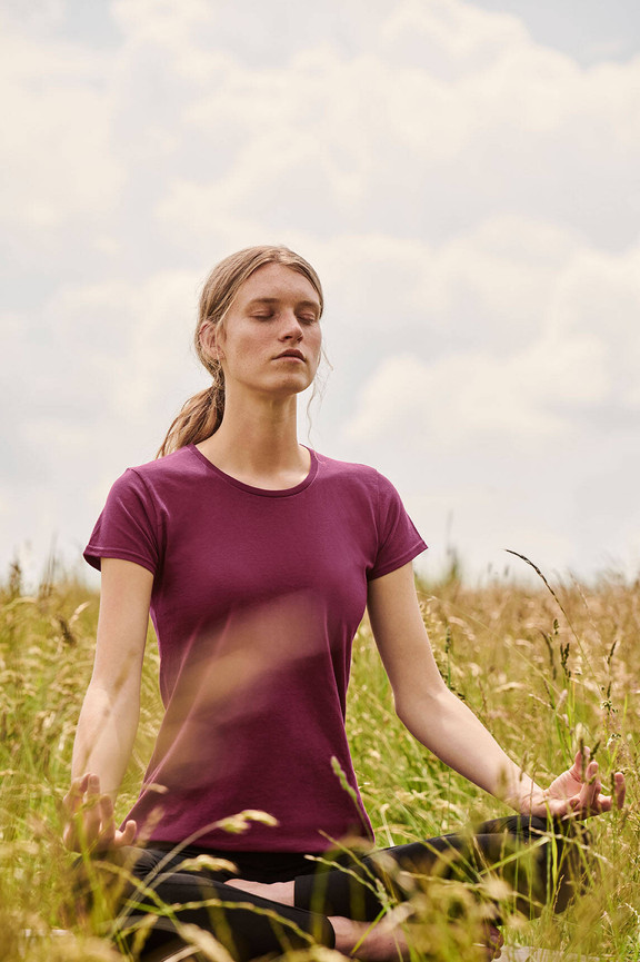 Burgundowa koszulka damska Iconic z czesanej bawełny Fruit of the Loom