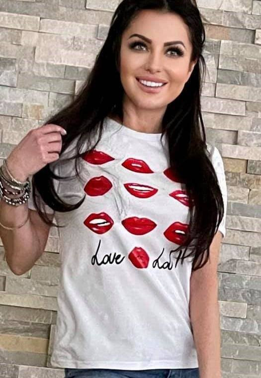 Biała bluzka z nadrukiem Love okrągły dekolt By o la la