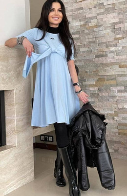 Błękitna sukienka ze stójką fantazyjne wiązanie By o la la