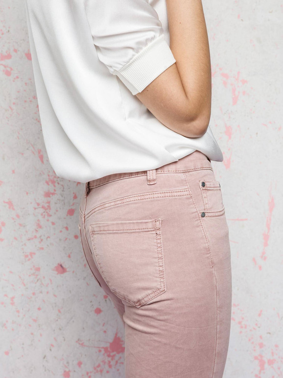 Jeansy Euphory zdobione przecięciami i dżetami na kolanach różowe