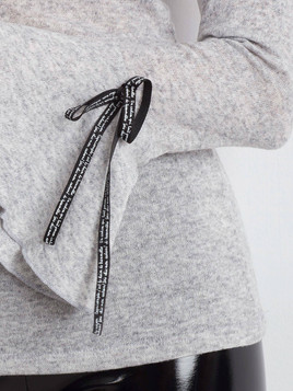 Bluzka z dzianiny z rozszerzanym dekoltem szara