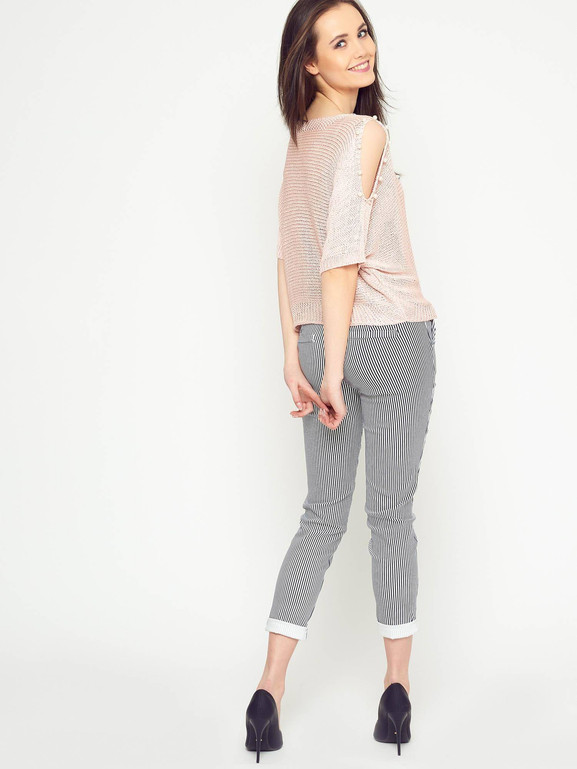 Sweter cold shoulders z perełkami różowy