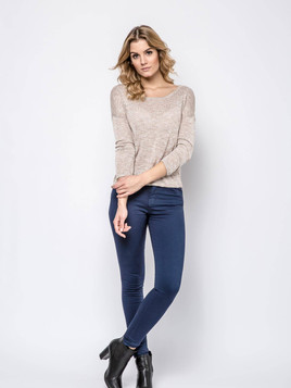 Beżowy krótki sweter z wiskozy