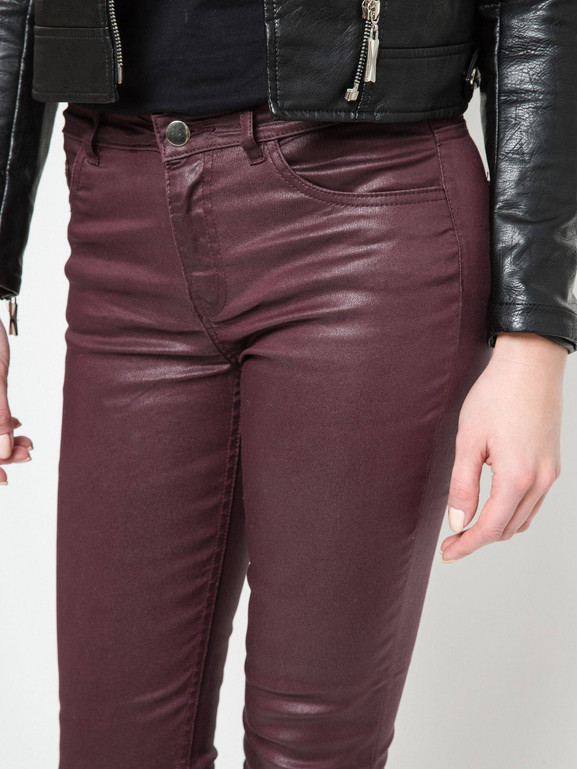 Spodnie woskowane rurki bordo