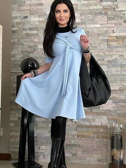 Błękitna sukienka ze stójką fantazyjne wiązanie By o la la