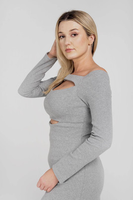 Szara sukienka ołówkowa By o la la