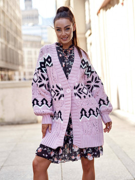 Różowy kardigan mięsisty wzory zapinany na guzik oversize Cocomore
