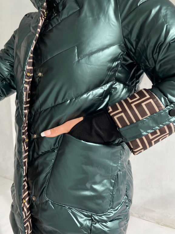 Zielona kurtka z kapturem wysoka stójka Yups