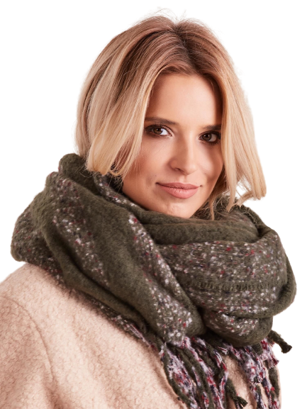 Szalik w pasy z frędzlami zielony