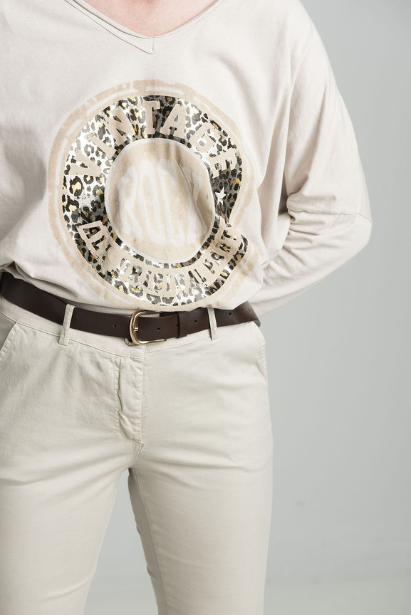 Beżowa bluzka oversize z błyszczącym nadrukiem