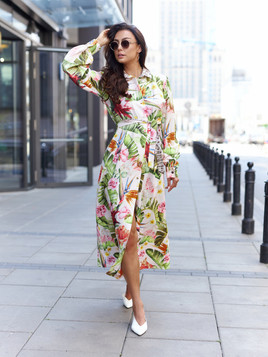 Biała sukienka w kwiaty szmizjerka By o la la