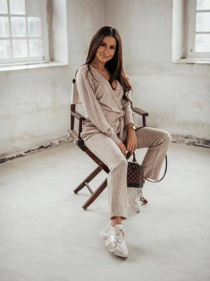 Beżowa bluzka prążkowana wiązana Cocomore