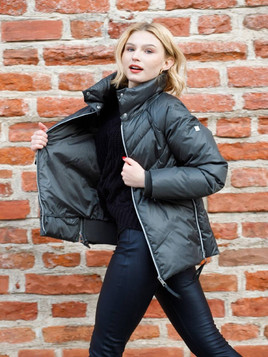 Khaki kurtka puchowa z wysoką stójką Dankoff.dk