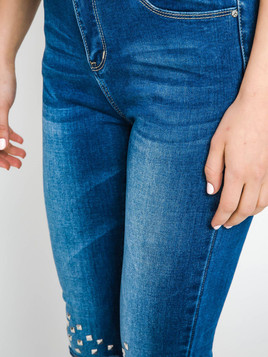 Jeansy zdobione przecięciami i dżetami na kolanach granatowe