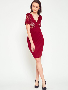 Sukienka ołówkowa zdobiona koronką bordowa