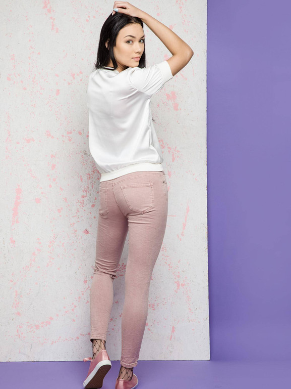 Jeansy Euphory zdobione przecięciami i dżetami na kolanach różowe