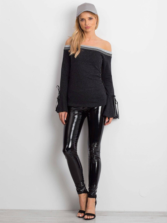 Bluzka z dzianiny z rozszerzanym dekoltem czarna