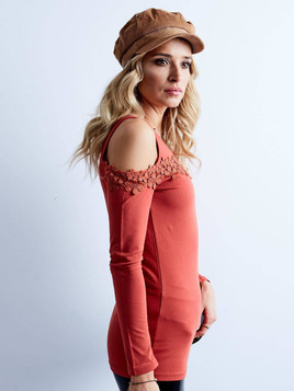 Bluzka cold shoulders zdobiona ażurową koronką pomarańczowa