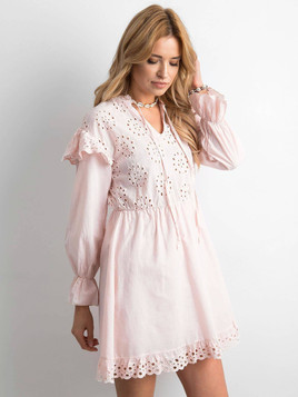 Sukienka z haftem richelieu odcinana w pasie różowa