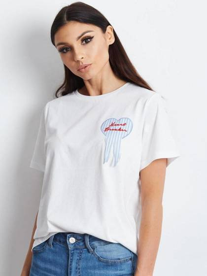 T-shirt zdobiona aplikacją serca biały