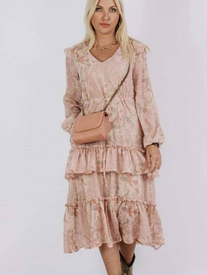 Różowa sukienka midi kwiaty dekolt serek falbanki LeMonada