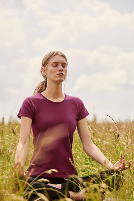 Burgundowa koszulka damska Iconic z czesanej bawełny Fruit of the Loom