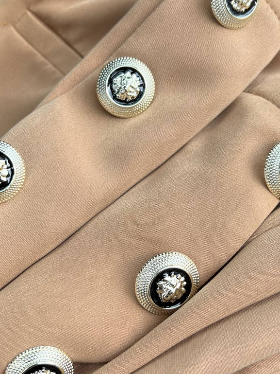 Karmelowe spodnie zdobione guzikami Cocomore