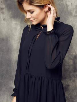 Sukienka Cocomore Boutiqe ze stójką i marszczeniami czarna