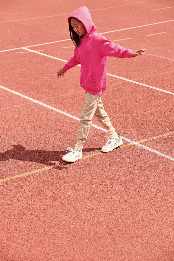 Różowa bluza dziecięca nierozpinana Classic kangurka Fruit of the Loom