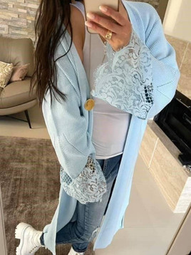 Niebieski kardigan długi zdobiony koronką By o la la